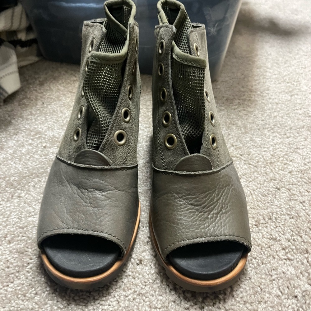 Sorel Joanie Mesh wedge bootie